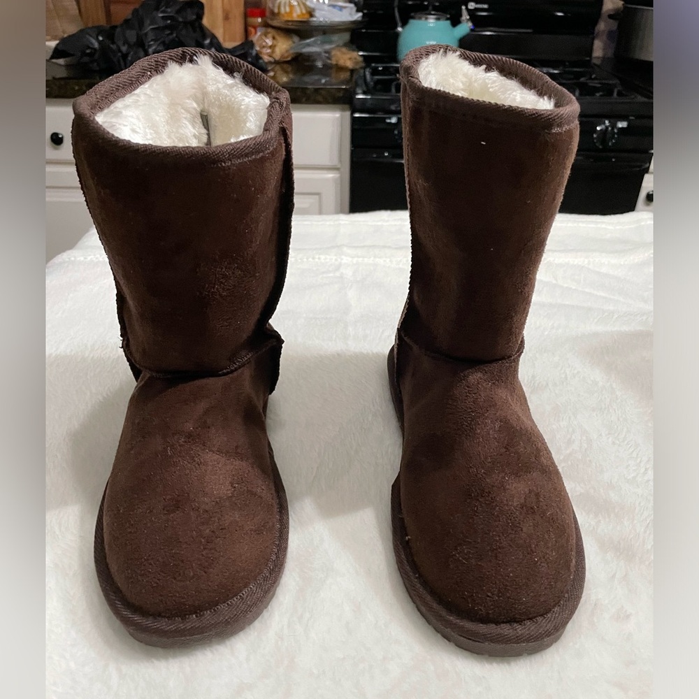 Brown lined boots